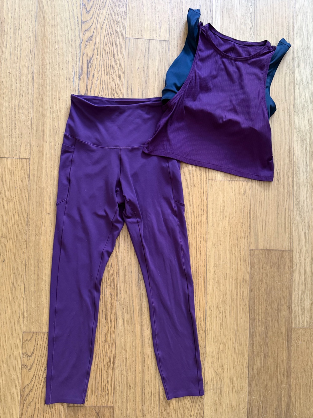Rhone Dark Berry Set- LightSpeed Layered Tank & Revive™ 7/8 Pocket Legging Sz S